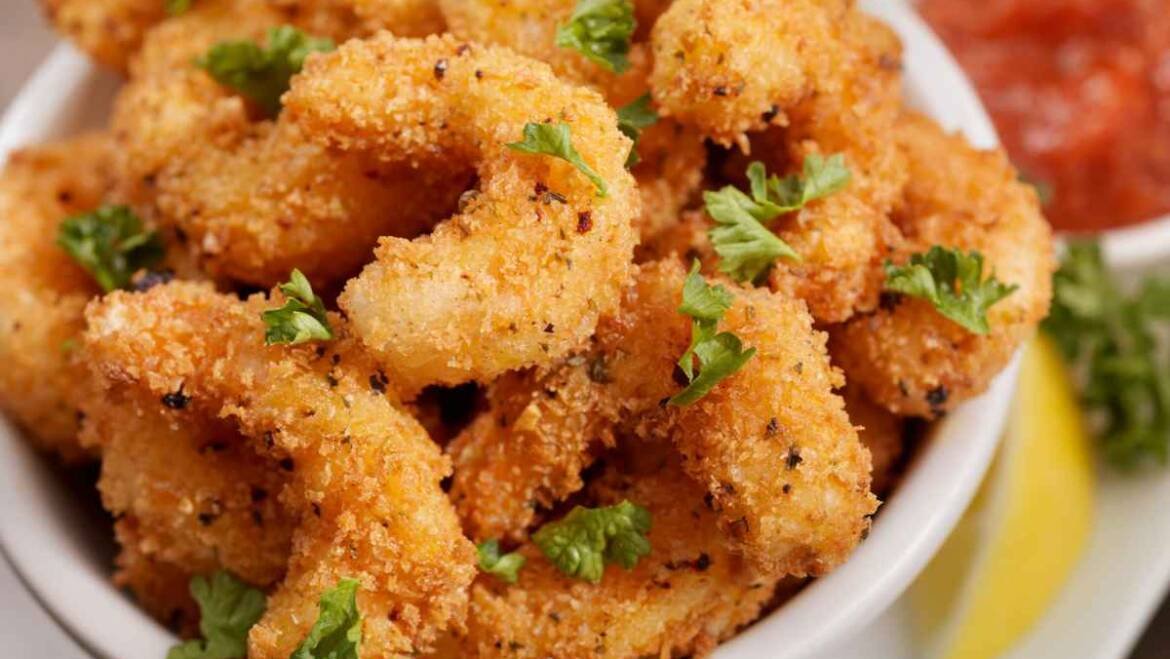 Cómo preparar camarones empanizados para botanear.